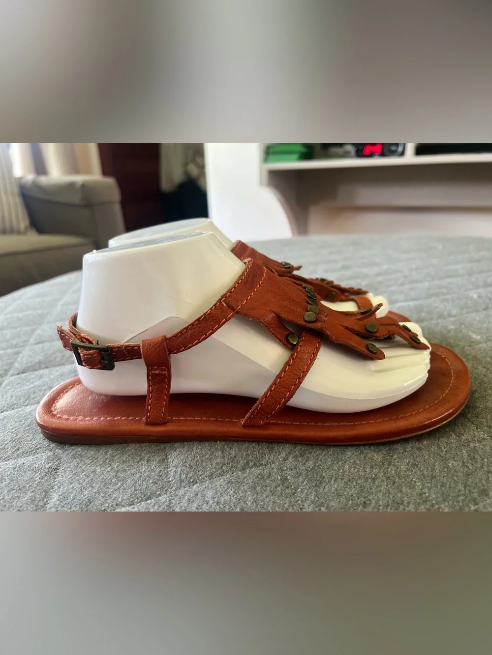 CYNTHIA VINCENT Sz 9.5 Brown Leather Boho Fringe Toe Strap Sandals Orig $275